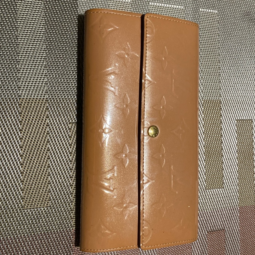 LOUIS VUITTON Wallet with chain